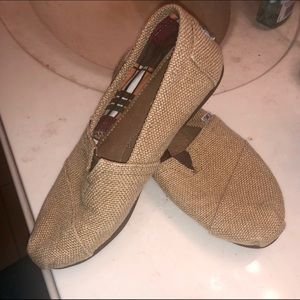 Women’s size 8 Brown Burlap TOMS